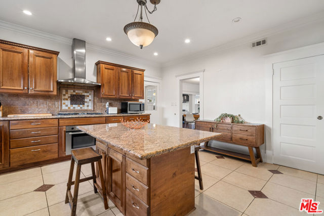 1513 S Victoria Avenue, Los Angeles CA: https://media.crmls.org/mediaz/f4930eb8-c2ff-4ae0-a8c1-23bb9f767c3a.jpg