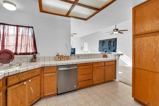 1928 Davis Drive, Los Banos CA: https://media.crmls.org/mediaz/f493156a-00ba-42dd-8e7b-dc6d278f5b6a.jpg