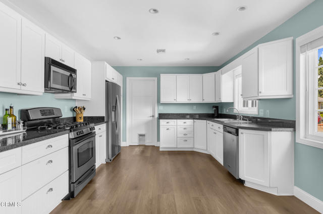 Detail Gallery Image 8 of 27 For 120 Serrano, La Verne,  CA 91750 - 3 Beds | 2 Baths