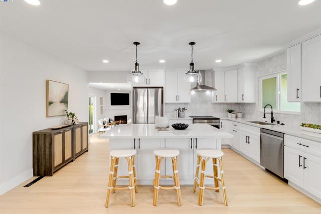 736 Adams Ave, Livermore CA: https://media.crmls.org/mediaz/f494841b-ea49-4e4d-bd93-985b9e276528.jpg