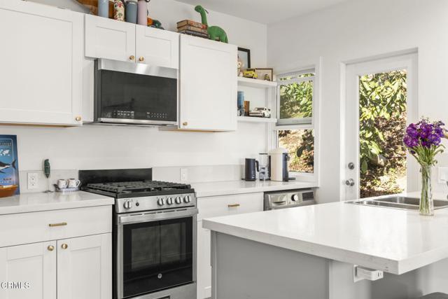 400 Alosta Drive, Camarillo CA: https://media.crmls.org/mediaz/f4948ee6-1112-4045-93a4-4330f1517f4b.jpg