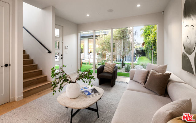 615 23rd Street, Santa Monica CA: https://media.crmls.org/mediaz/f495fcb6-a939-407f-b456-4d940be8222c.jpg