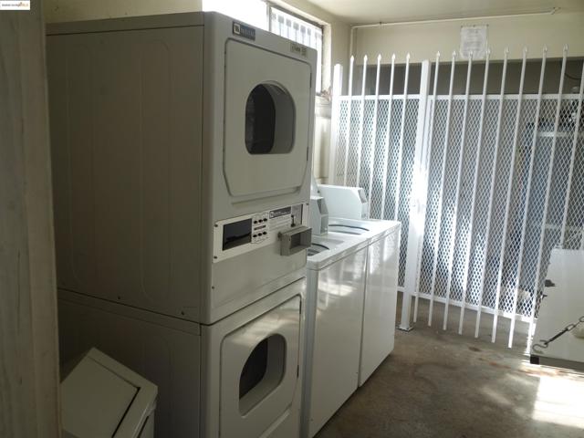 3020 35th Avenue, Oakland CA: https://media.crmls.org/mediaz/f4961c6f-fefc-438f-bfa3-85289bcd0468.jpg