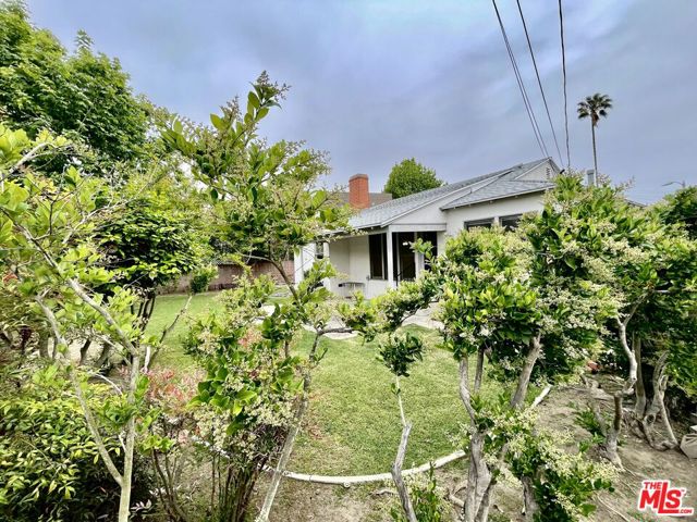 11616 Francis Place, Los Angeles CA: https://media.crmls.org/mediaz/f4966e52-4e16-45f8-bbad-c3f553cd57ce.jpg
