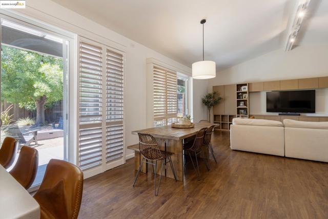 2041 Hidden Valley Dr, Santa Rosa CA: https://media.crmls.org/mediaz/f496dc19-9e0f-4e71-b533-cc93d44e6e3c.jpg