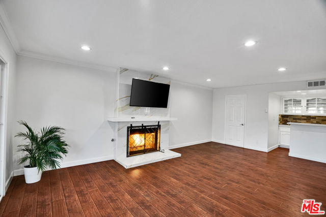 11158 Newcastle Avenue, Granada Hills CA: https://media.crmls.org/mediaz/f4977917-521b-4ffe-9270-1d436f60cc43.jpg