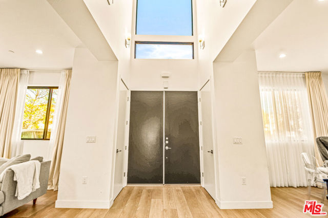 535 N Formosa Avenue, Los Angeles CA: https://media.crmls.org/mediaz/f497c847-5d1f-4e91-8a64-a0d31ea46bfd.jpg