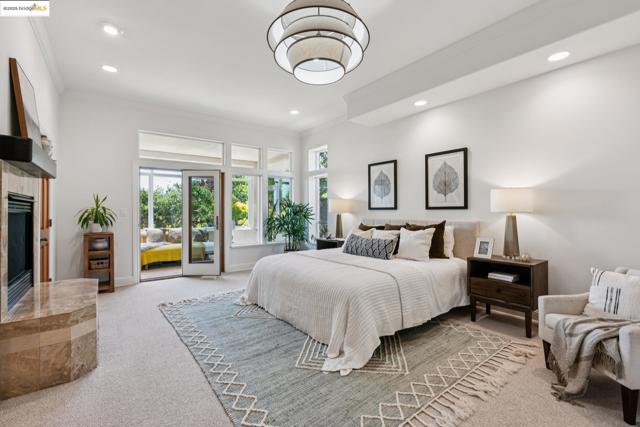 16032 Broadway Ter, Oakland CA: https://media.crmls.org/mediaz/f49825d4-6688-48ad-8006-23c5c6bb1e48.jpg