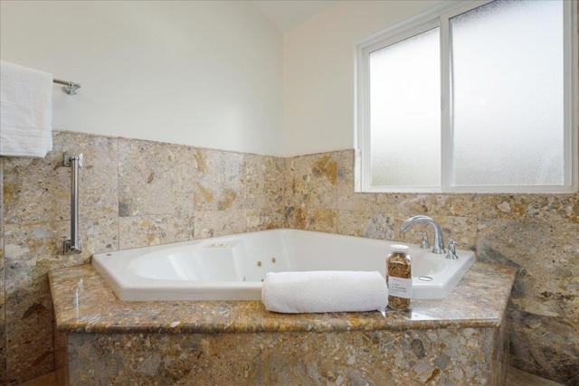 22011 E Cliff Drive, Santa Cruz CA: https://media.crmls.org/mediaz/f4987146-a444-4b8b-8530-46d079804ffe.jpg