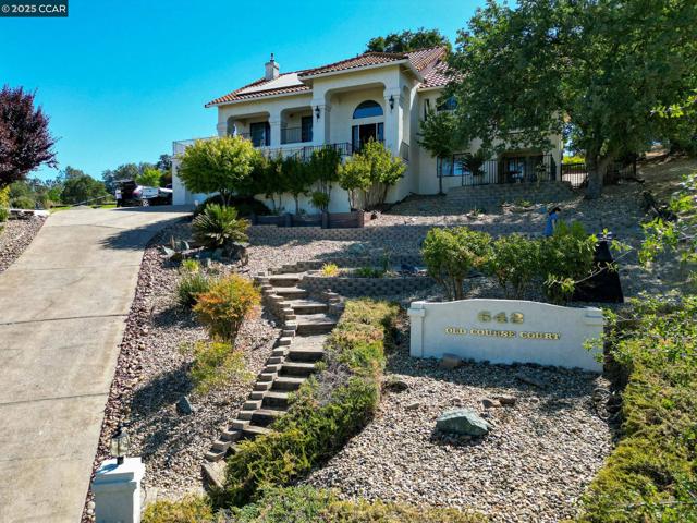 643 Old Course Ct, Valley Springs CA: https://media.crmls.org/mediaz/f49996cd-bbb6-4c88-8349-e15c6e4de1db.jpg