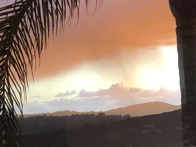 14106 Summit Crest, Escondido CA: https://media.crmls.org/mediaz/f499c78c-5fc8-4d94-ab8d-76762eeedbce.jpg