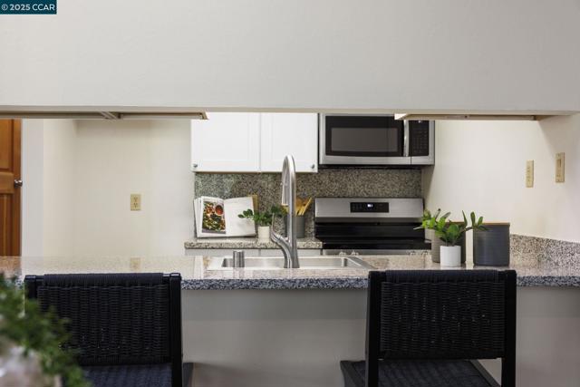505 Ridgeview Ct, Pleasant Hill CA: https://media.crmls.org/mediaz/f49a382a-0b09-4eb6-a1e5-f41a4bb2de50.jpg