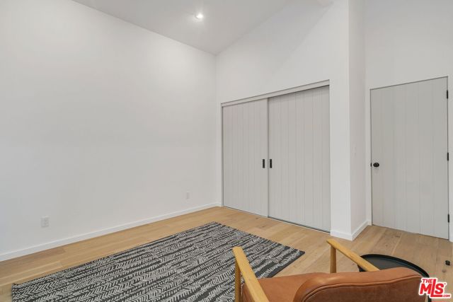 8400 Edwin Drive, Los Angeles CA: https://media.crmls.org/mediaz/f49a4cd9-1f88-4da0-b351-f7983e0e354b.jpg