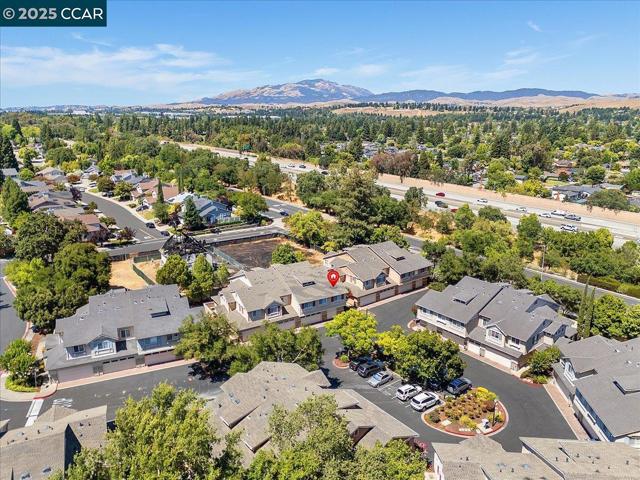 1310 Sutter Creek Ln, San Ramon CA: https://media.crmls.org/mediaz/f49a7b13-f48e-40dc-b9fd-2232c9fbd72c.jpg