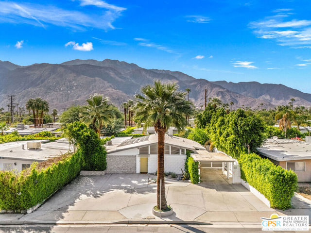 547 N Sunrise Way, Palm Springs CA: https://media.crmls.org/mediaz/f49a936b-4934-42cd-b349-bafb6bb1c7e3.jpg
