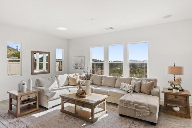 1417 Apex Place, Escondido CA: https://media.crmls.org/mediaz/f49b653f-aa6d-4697-a726-380309ac92e4.jpg