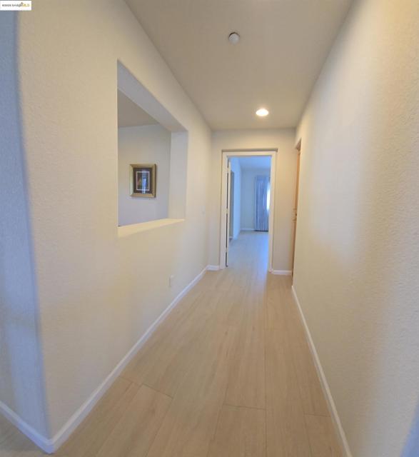 988 Chamomile Ln, Brentwood CA: https://media.crmls.org/mediaz/f49b94a2-c0e7-4822-a48e-fd5c4dba682b.jpg