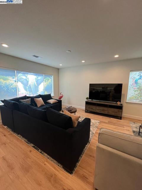 2978 Ellis Town Dr, Tracy CA: https://media.crmls.org/mediaz/f49ba675-dd47-4f80-b6f4-771421e09a8f.jpg