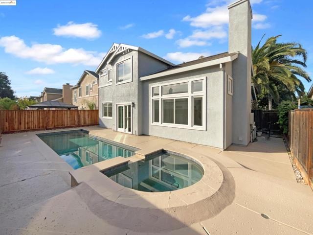 1176 Shadowcliff Ct, Brentwood CA: https://media.crmls.org/mediaz/f49cb444-94fe-4fae-bafe-65a647b686e2.jpg