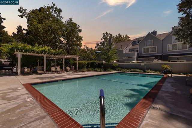 4540 Melody Dr, Concord CA: https://media.crmls.org/mediaz/f49d61bc-4b0e-4bcb-90fd-da70f54c756b.jpg