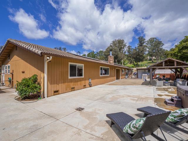 20150 Tarawild Court, Prunedale CA: https://media.crmls.org/mediaz/f49d6559-658f-4e2f-b8c2-1016d1a868af.jpg