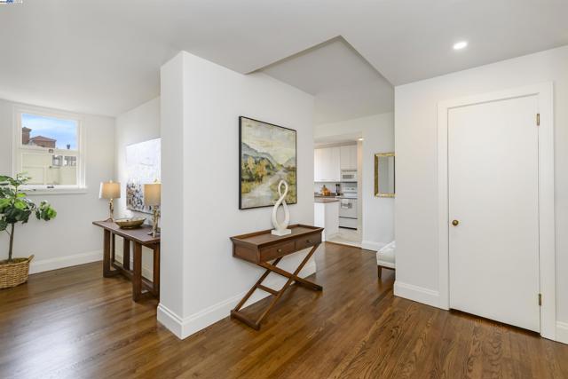 850 POWELL STREET, San Francisco CA: https://media.crmls.org/mediaz/f49d8263-e28f-4300-a4e9-e2a8381b8c71.jpg