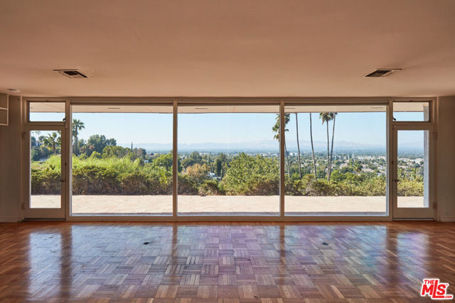 4571 N Gable Drive, Encino CA: https://media.crmls.org/mediaz/f49deb4f-cc9f-47ee-882d-cf78b0aa37ec.jpg