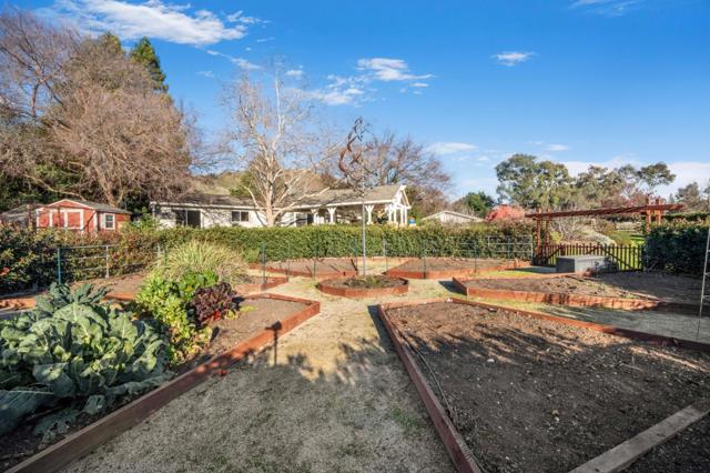 12170 Calle Uvas, Gilroy CA: https://media.crmls.org/mediaz/f49e0622-75f0-4b4f-88f6-6c869cc3c2f4.jpg