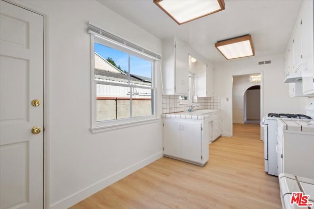 12848 Tiara Street, Valley Village CA: https://media.crmls.org/mediaz/f49e08b5-bdbc-4e42-9a87-e5b284f93c76.jpg