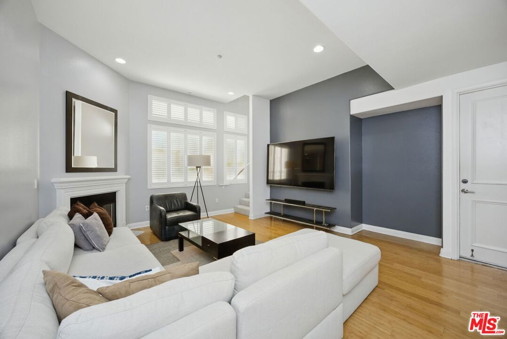2125 S Bentley Avenue #105