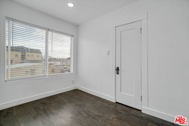 120 N Avenue 25, Los Angeles CA: https://media.crmls.org/mediaz/f49e7445-8402-4aaa-a78b-d8e1f119a801.jpg