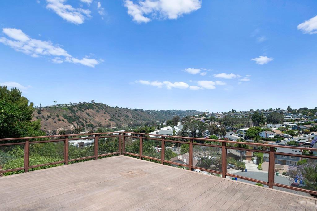 MLS #250031778SD img 2