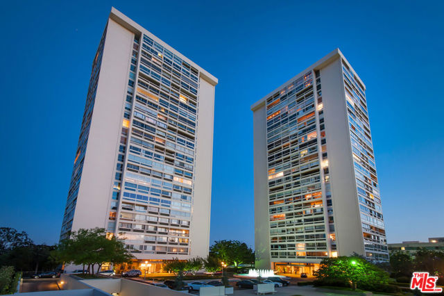 2222 Avenue Of The Stars, Los Angeles CA: https://media.crmls.org/mediaz/f49fd465-34e5-44cc-aa31-321977c28920.jpg