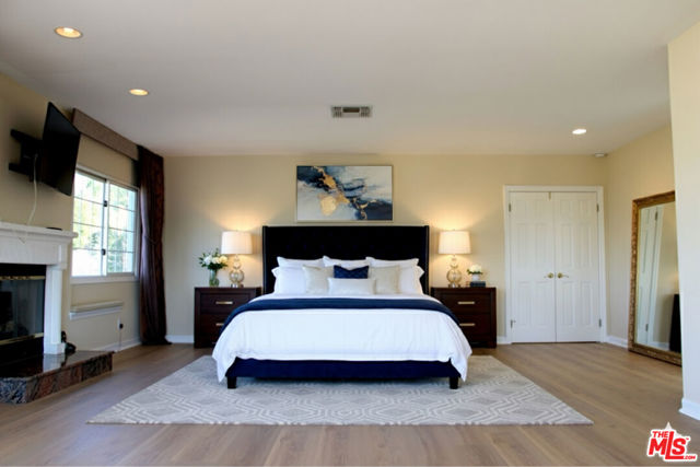 11502 Dona Teresa Drive, Studio City CA: https://media.crmls.org/mediaz/f4a0699f-516e-4ab8-a736-de1a5f89ddb2.jpg