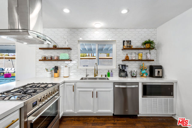980 N Buttonwillow Circle, Palm Springs CA: https://media.crmls.org/mediaz/f4a086bb-991a-4c29-beed-f25a9c94f025.jpg