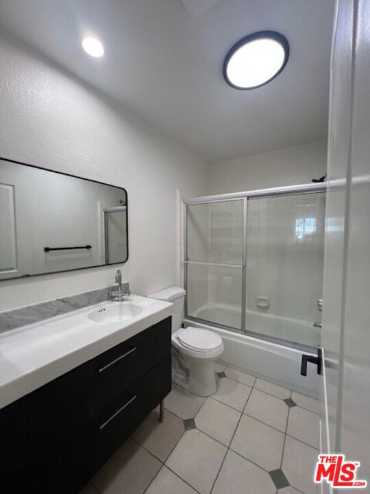 3261 Sawtelle Boulevard, Los Angeles CA: https://media.crmls.org/mediaz/f4a17e59-b5c6-4301-bc35-e241b6e7e327.jpg