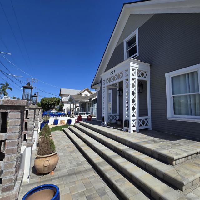 1525 Monroe Avenue, San Diego CA: https://media.crmls.org/mediaz/f4a1a7d9-f0e3-4b42-9381-542eeb6915b1.jpg