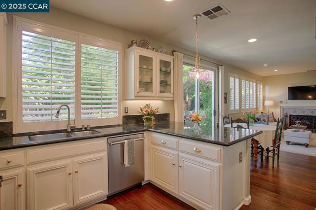 1409 Dumaine St, Concord CA: https://media.crmls.org/mediaz/f4a1bd6e-e08d-4707-b430-223d8bd95b94.jpg