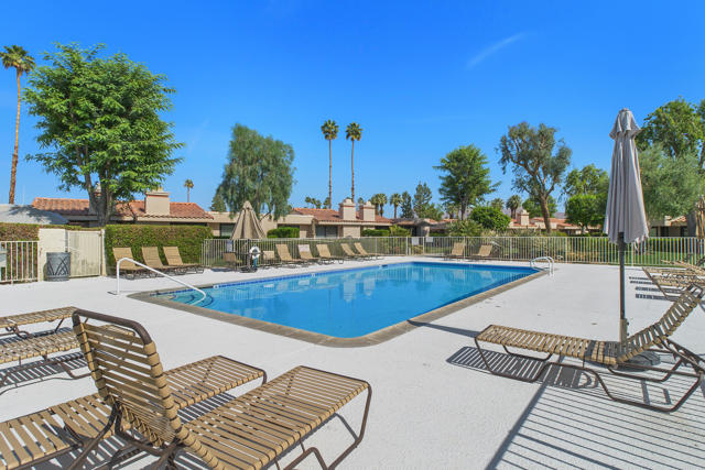 72806 Fleetwood Circle, Palm Desert CA: https://media.crmls.org/mediaz/f4a1efee-9a7b-4657-9118-cc84aa381204.jpg