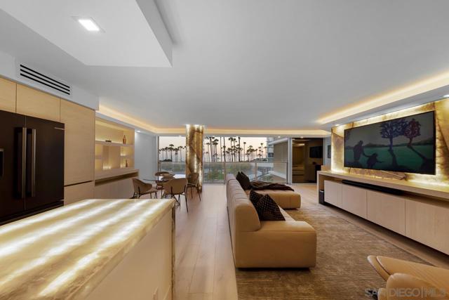 1820 Avenida Del Mundo, Coronado CA: https://media.crmls.org/mediaz/f4a2f6a8-bb6e-4e9d-a506-3d6429c9c51f.jpg