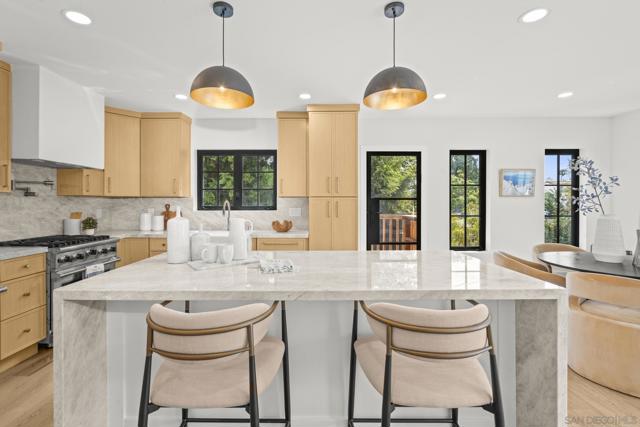375 E Avenue, Coronado CA: https://media.crmls.org/mediaz/f4a339de-7135-4b77-9267-58fb09bc390f.jpg