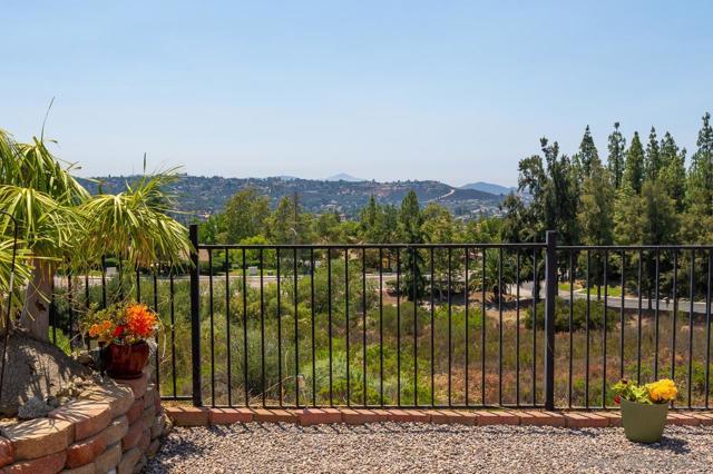 2617 LOBELIA RD, Alpine CA: https://media.crmls.org/mediaz/f4a3d05c-c66f-4499-a3f5-5b7b20255bf1.jpg