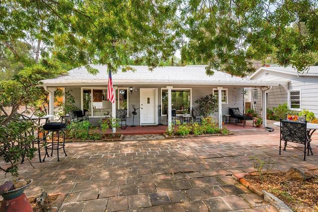 3750 Valley Vista Fork, Bonita CA: https://media.crmls.org/mediaz/f4a48bd8-8a5e-4183-b4c8-4360e35bb8ea.jpg