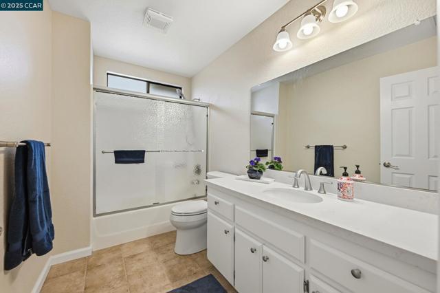 304 Lion Valley Rd, Escondido CA: https://media.crmls.org/mediaz/f4a4dc85-cae6-49cf-8650-035533c5ef62.jpg