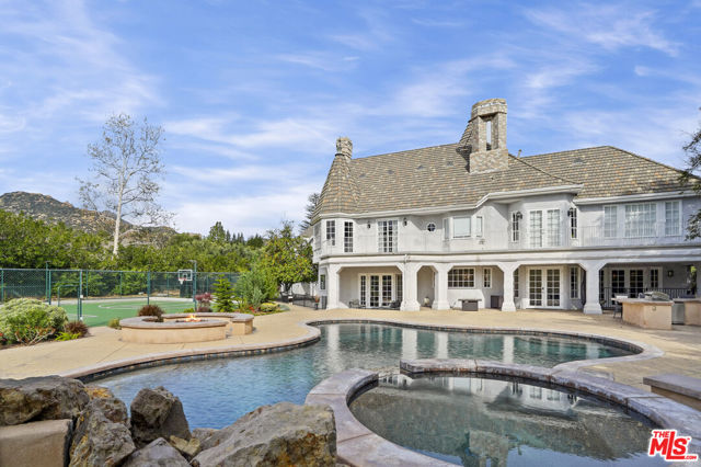 22510 La Quilla Drive, Chatsworth CA: https://media.crmls.org/mediaz/f4a4f52b-272b-4ee7-9297-383040942324.jpg