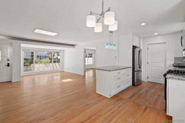 2821 N Arroyo Drive, San Diego CA: https://media.crmls.org/mediaz/f4a513a7-7eaa-4b63-8670-9cd99a0528fa.jpg