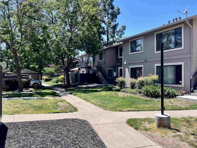 276 Galano Plz, Union City CA: https://media.crmls.org/mediaz/f4a525b8-5947-45e1-baba-8e911294588d.jpg