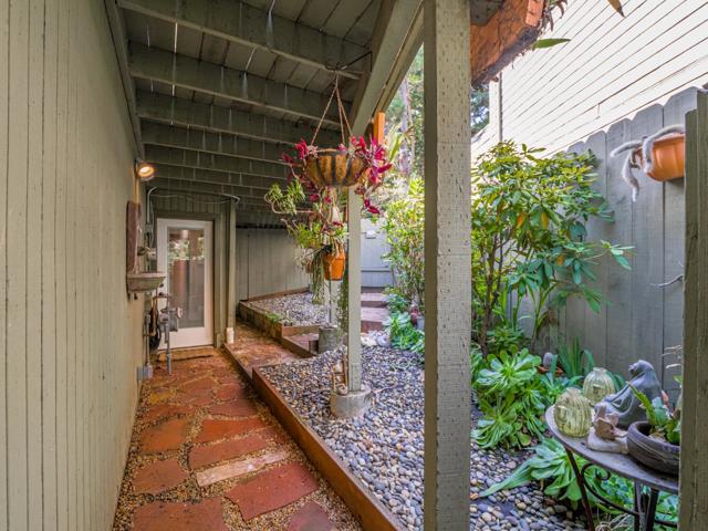 261 Dry Creek Road, Aptos CA: https://media.crmls.org/mediaz/f4a57ed3-797c-4001-a607-be8609f61680.jpg