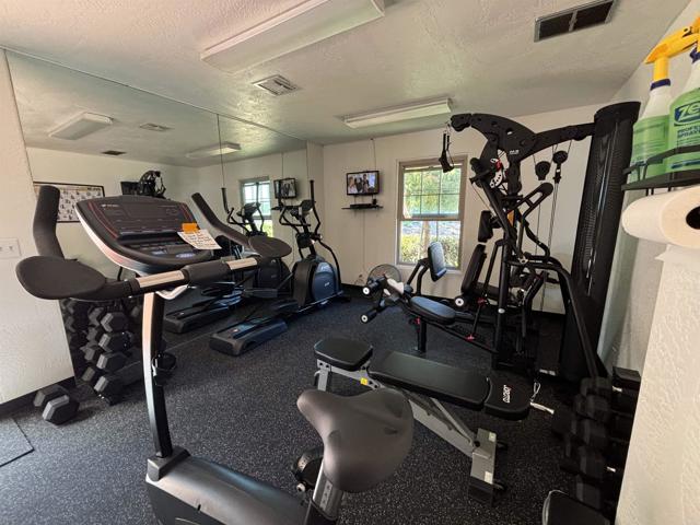 5420 Kipling Lane, Carlsbad CA: https://media.crmls.org/mediaz/f4a5f44c-3232-4306-b38b-8610c10829a0.jpg