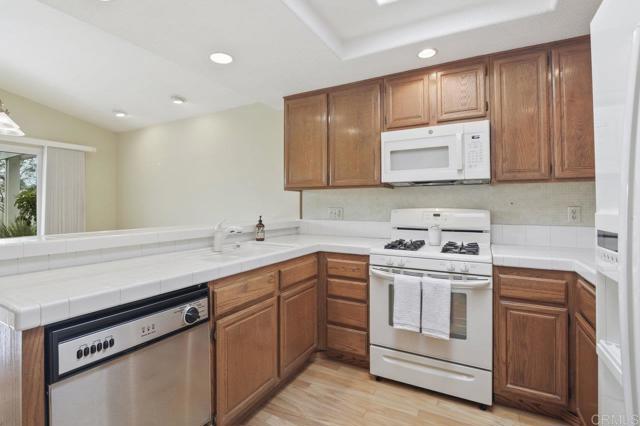 4065 Caminito Davila, San Diego CA: https://media.crmls.org/mediaz/f4a63533-fa05-433e-83be-e045998ea3be.jpg